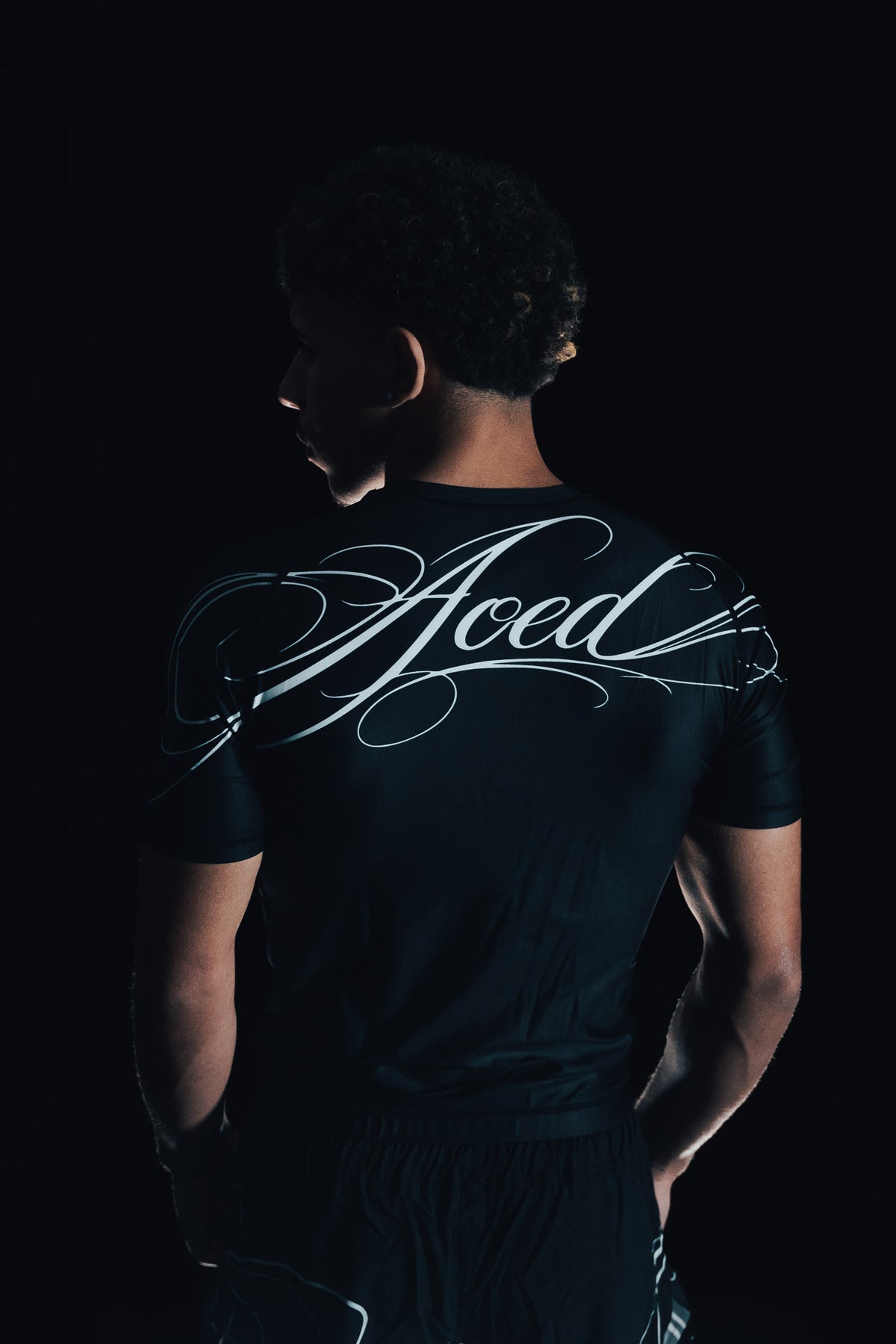 "SIGNATURE" SHORT SLEEVE RASH GUARD